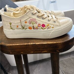 Blowfish Malibu Sadie Sun Floral Embroidered Canvas Sneakers 9.5